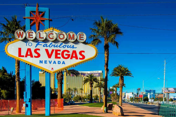 Welcome to Fabulous Las Vegas sign daytime