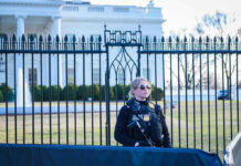 21-Year-Old Claims He’s Jesus, Attacks White House Secret Service agent stands guard outside the White House.
