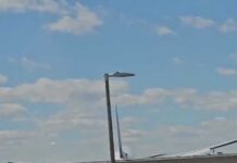 United flight strikes light pole on NJ Turnpike: officials