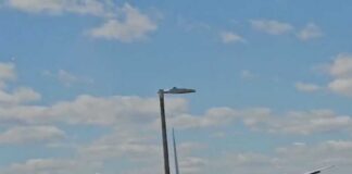 SHOCKING United Flight Crash – Terrifying DETAILS United flight strikes light pole on NJ Turnpike: officials