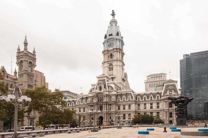 shutterstock_133089674 Philadelphia City Hall with a cloudy sky in the background