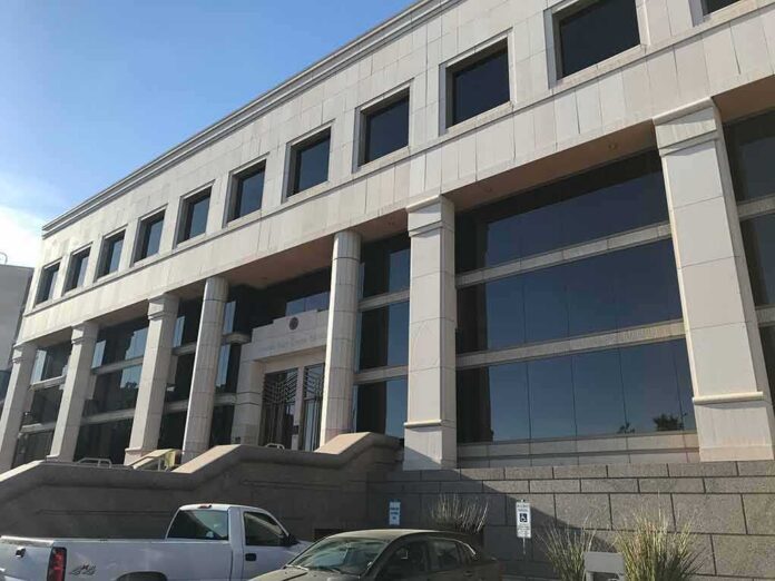 shutterstock_1405012190 Modern office building with columns and reflective windows