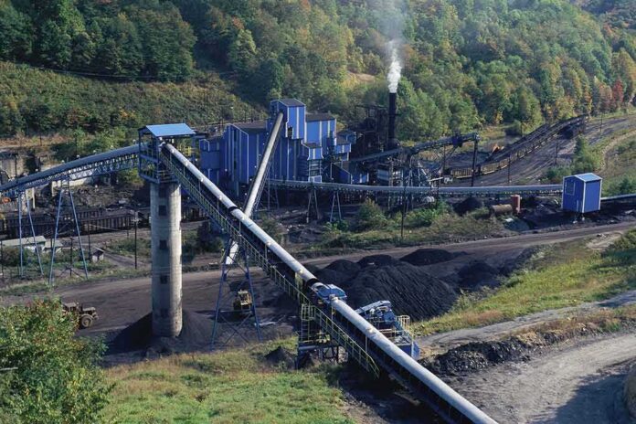 shutterstock_136340531 Coal processing plant with conveyor belts in a forested valley